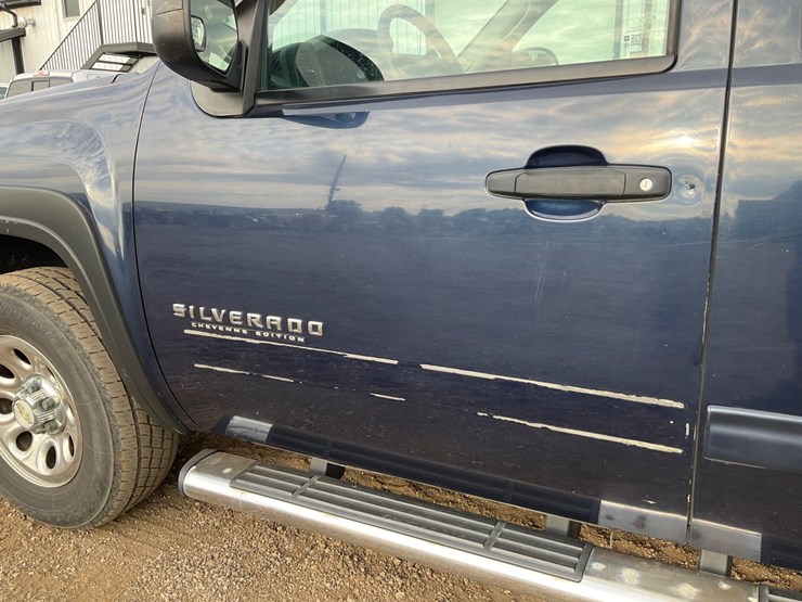 #2052-•-2010-chevrolet-silverado-4x4-pickup-truck-image-19