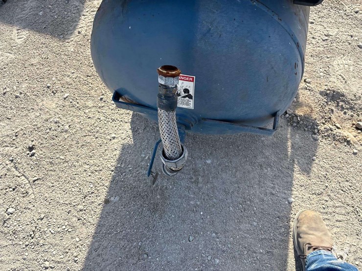 qunicy-qt25u-horizontal-duplex-air-compressor-w/-attachment-head-image-15
