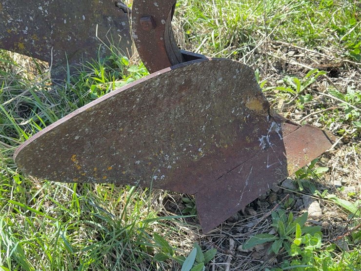 oliver-four-bottom-plow-image-23