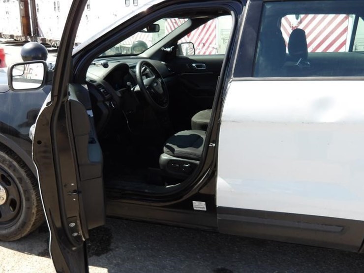 2019-ford-explorer-image-14