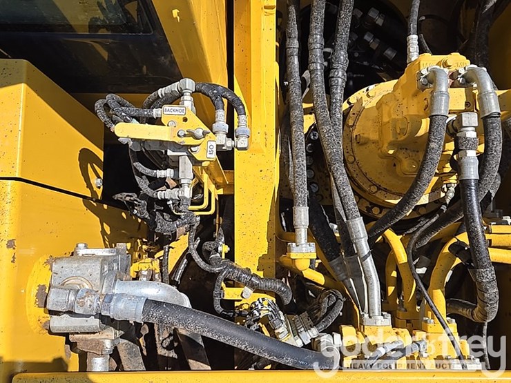 2023-komatsu-pc360-lc-11-image-48