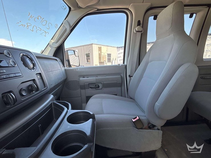 2013-ford-e350-image-17