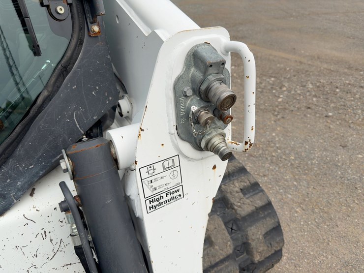 2020-bobcat-t740-image-11