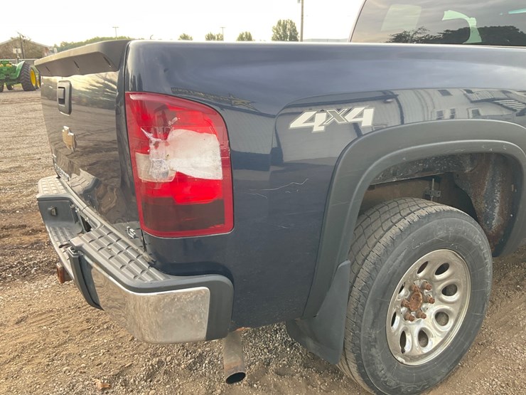 #2052-•-2010-chevrolet-silverado-4x4-pickup-truck-image-42