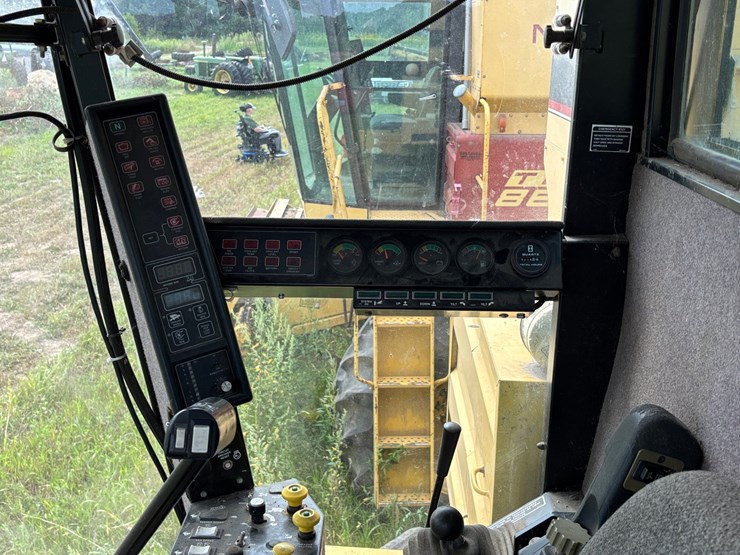 new-holland-tr98-image-26