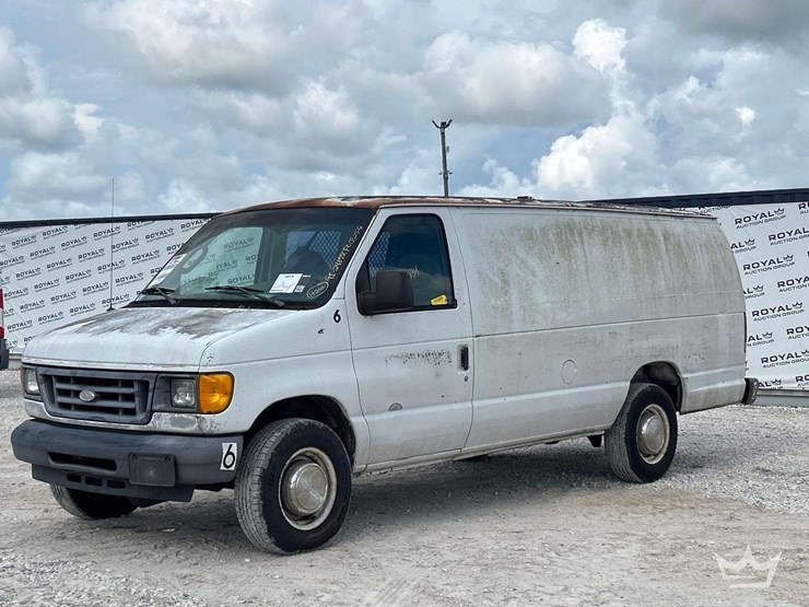 2006-ford-cargo-image-1