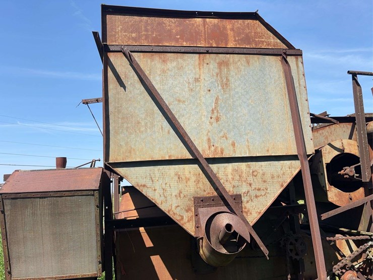 holt-caterpillar-pull-type-combine-image-61