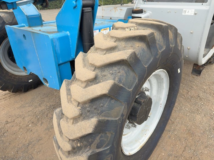 2012-genie-gth844-image-12
