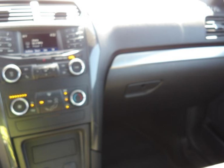 2019-ford-explorer-image-17