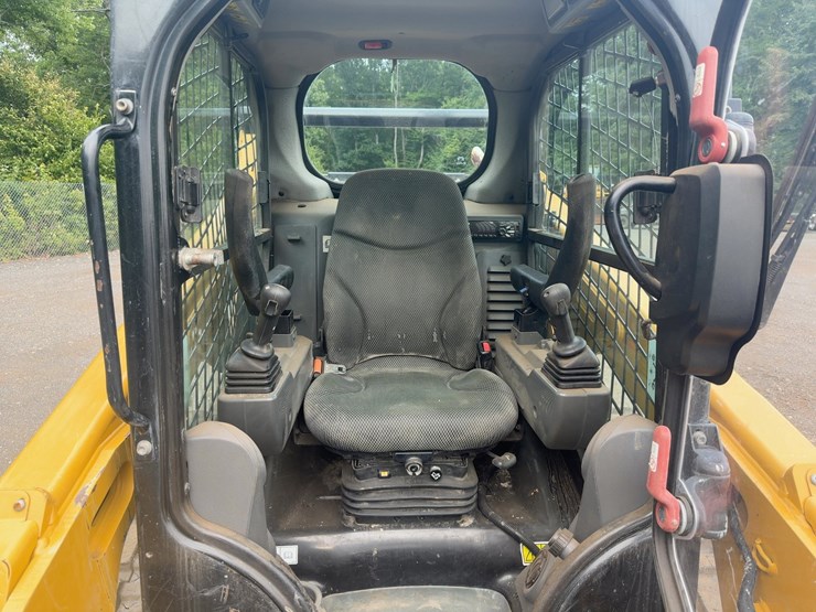 2020-caterpillar-259d3-image-19