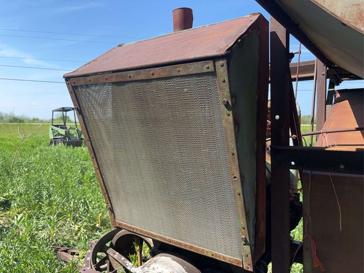 holt-caterpillar-pull-type-combine-image-65