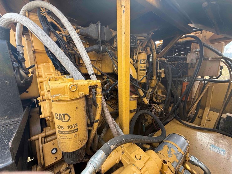 2010-caterpillar-325-image-14