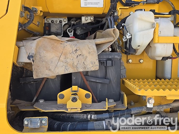 2023-komatsu-d61px-24-image-37