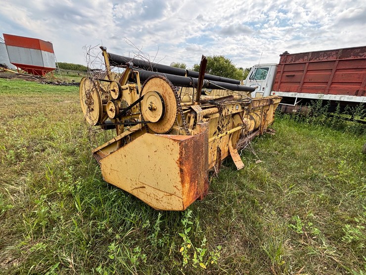 new-holland-960-image-12