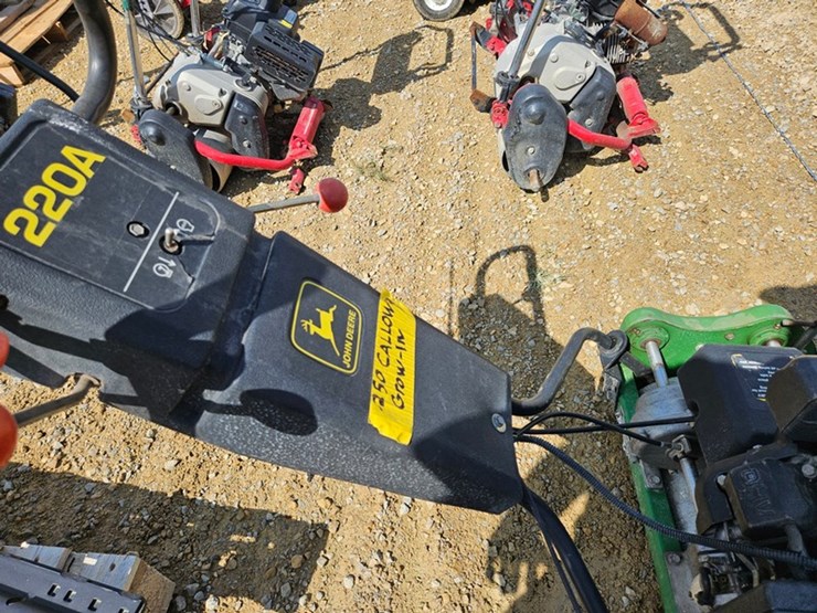 #30-•-john-deere-220a-greens-mower-image-15