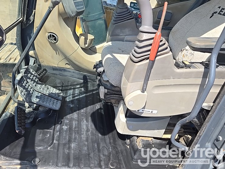 2011-deere-450d-lc-image-78