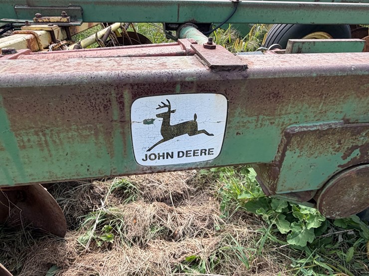 john-deere-220-image-8