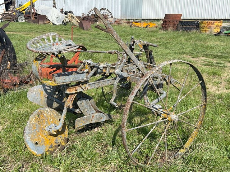 deering-14”-one-bottom-sulky-plow-image-3