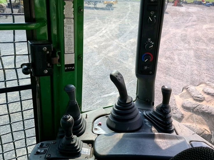 2007-deere-648g-iii-image-18