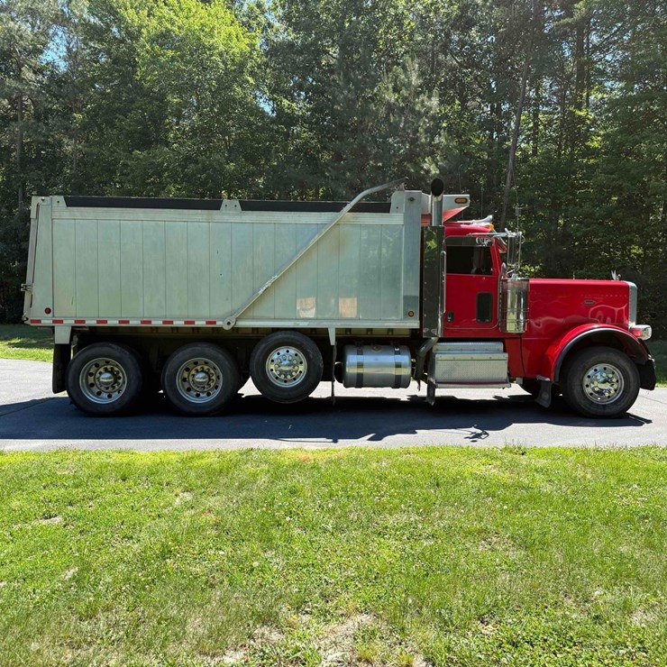 2016 PETERBILT 389
