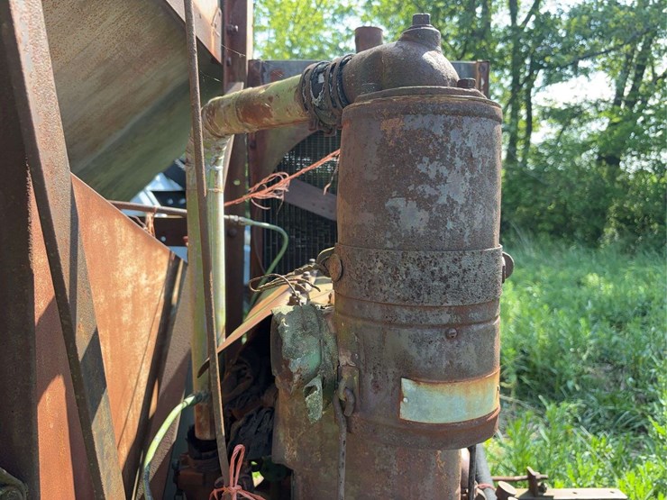 holt-caterpillar-pull-type-combine-image-24