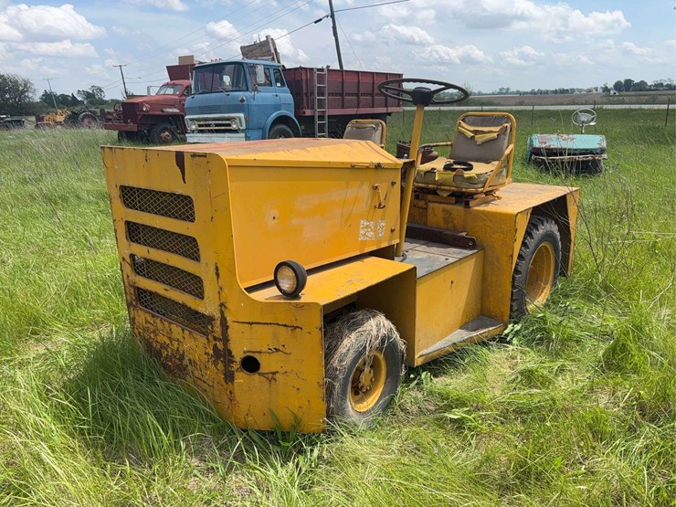 united-tractor-company-tug-image-1