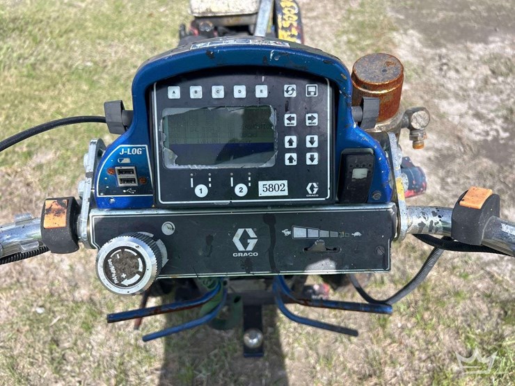 graco-linelazer-v-200hs-hp-airless-line-striper-image-14