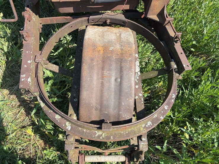 holt-caterpillar-pull-type-combine-image-13