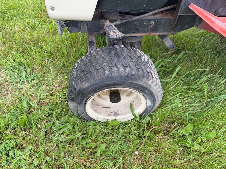 gilson-gt18he-garden-tractor-image-9