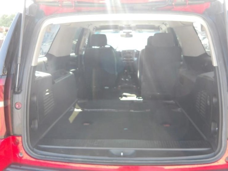 2016-chevrolet-suburban-image-12