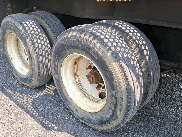 2019-deere-437e-image-32