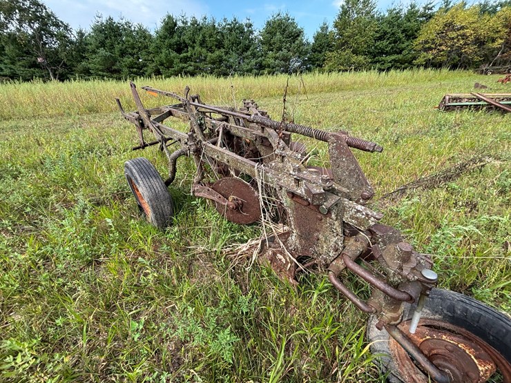 #2651-•-john-deere-(3)-bottom-plow-image-4