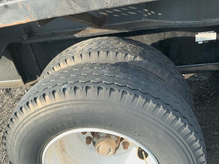 2015-deere-335d-image-86