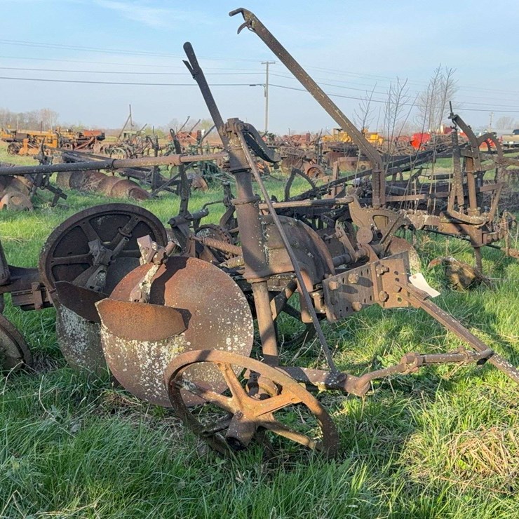 IHC 2 Bottom Disc Plow
