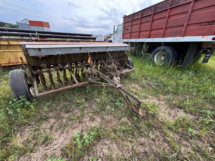 john-deere-8-image-1