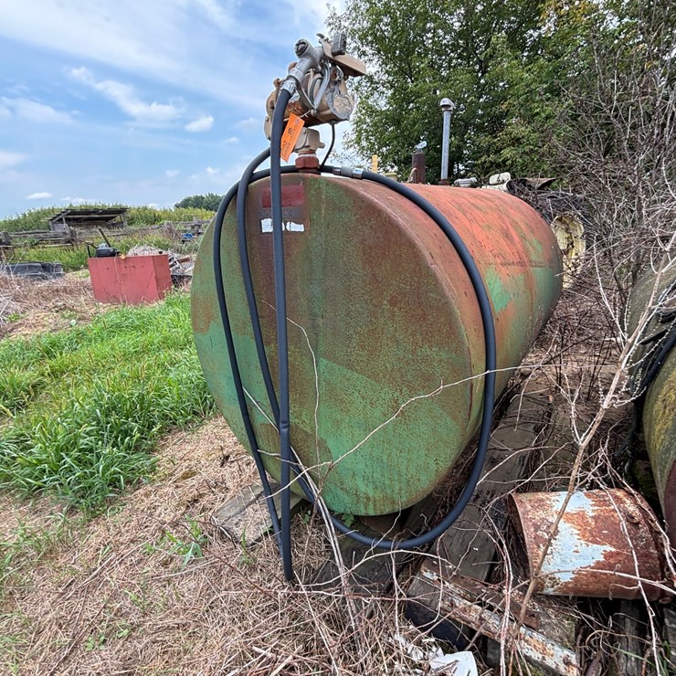 #2592 • 550 Gallon Diesel Tank