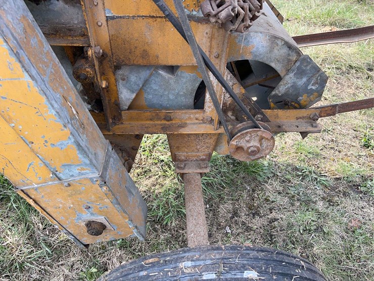 minneapolis-moline-model-dcorn-sheller-image-17