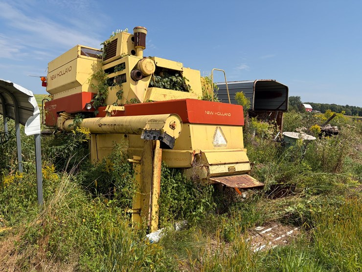 new-holland-tr70-image-4