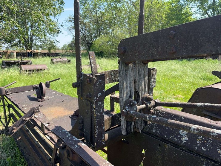case-bale-press-image-22