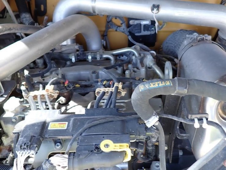 2020-caterpillar-tl943d-image-19
