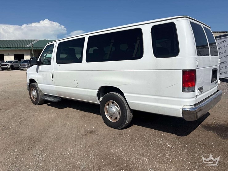 2013-ford-e350-image-5