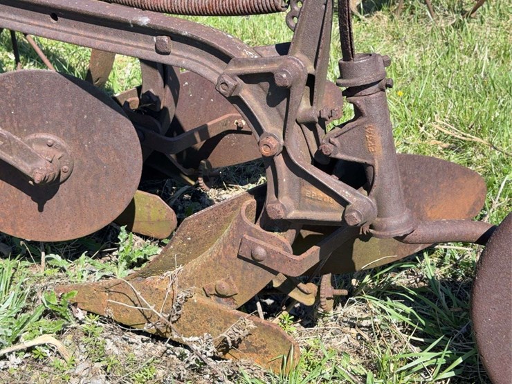 oliver-two-bottom-plow-image-18