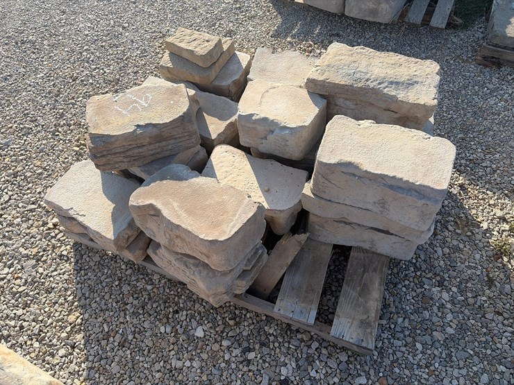 #94-•-pallet-of-precast-stones-image-1