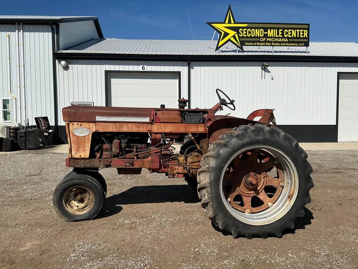 1960-case-ih-farmall-60-image-2