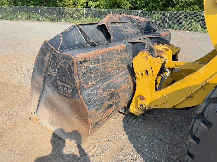 2015-caterpillar-938k-image-10