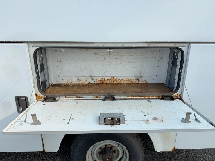 2011-ford-e350-image-13
