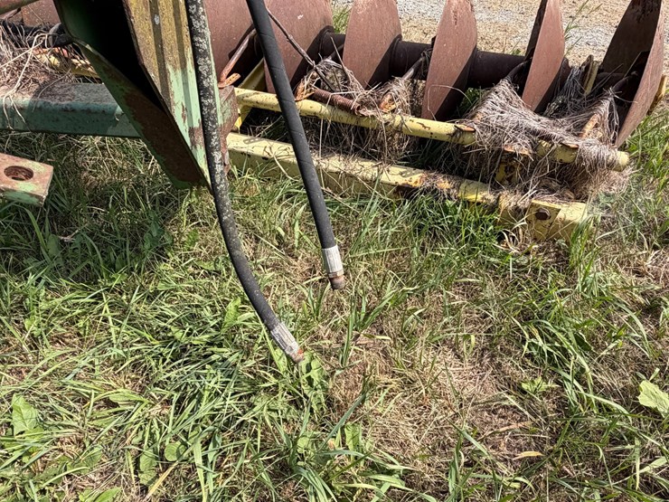john-deere-220-image-33