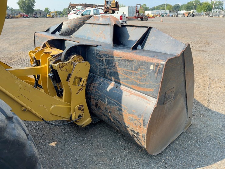 2015-caterpillar-938k-image-11