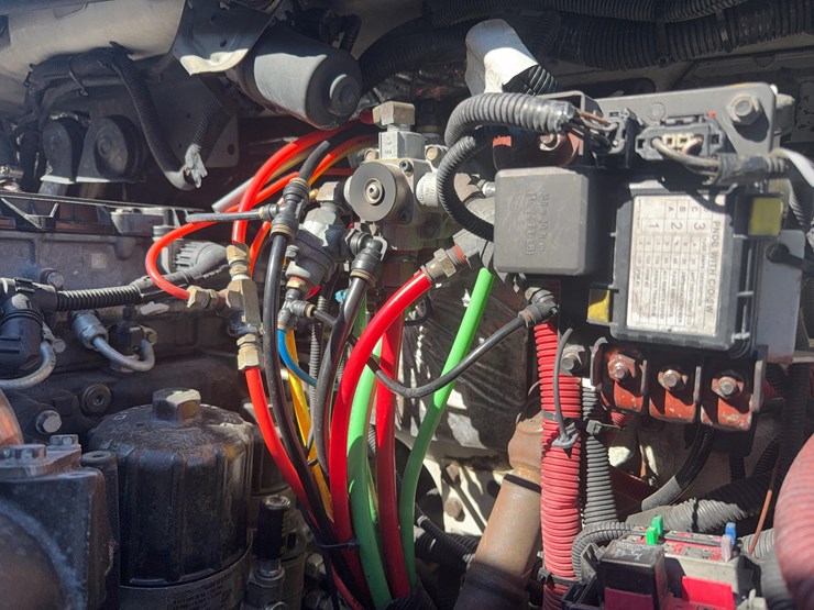 2012-freightliner-business-class-m2-112-day-cab-semi-image-16