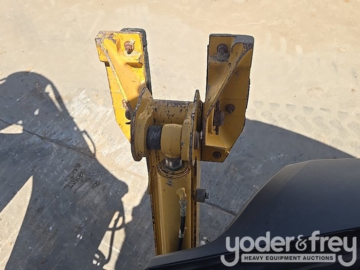 2019-deere-310sl-image-36